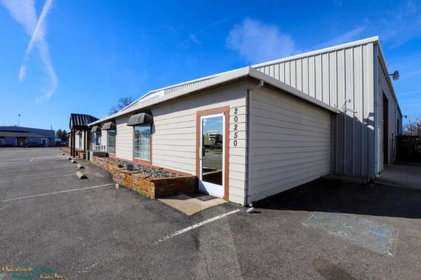 20250 Skypark Dr, Redding, CA 96002